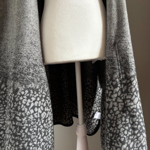 Cozy Snow Leopard Poncho Wrap - Picture 4 of 16